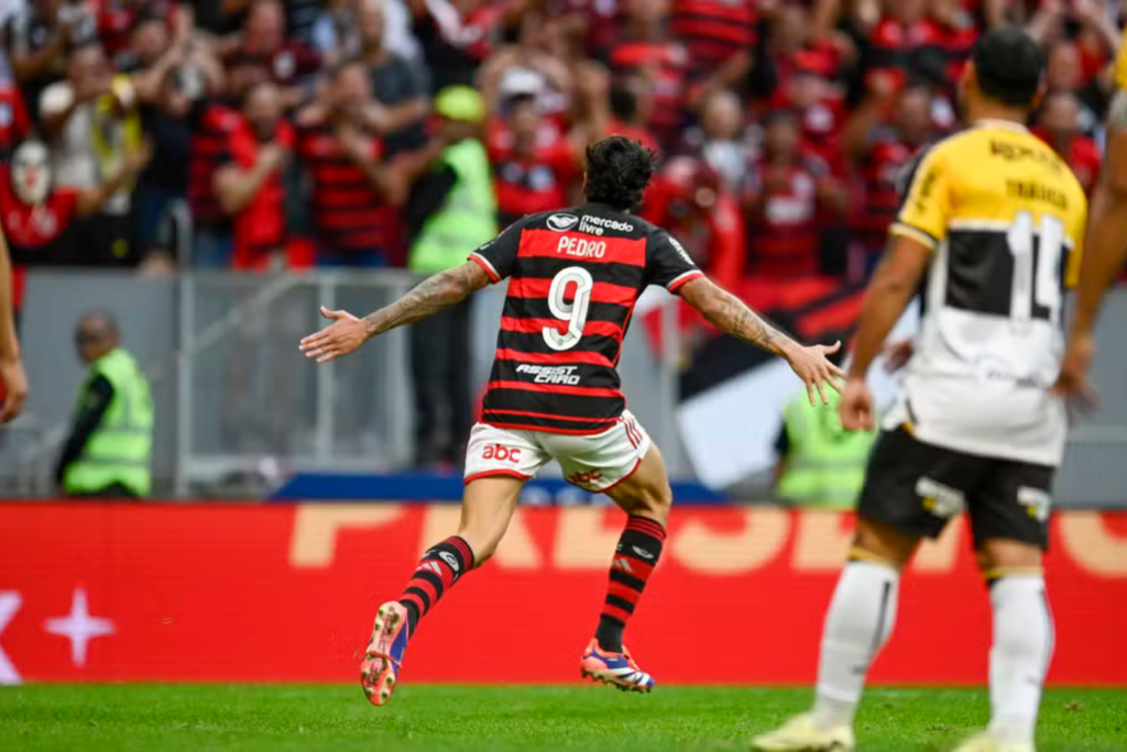 Pedro chegou aos 134 gols marcados pelo Flamengo e se aproxima de top-10 artilheiros do clube