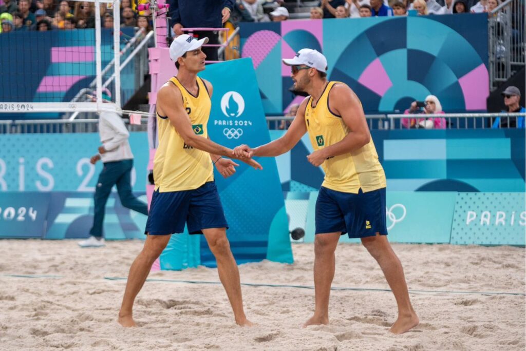 André e George venceram em estreia no vôlei de praia (Foto: Reprodução)