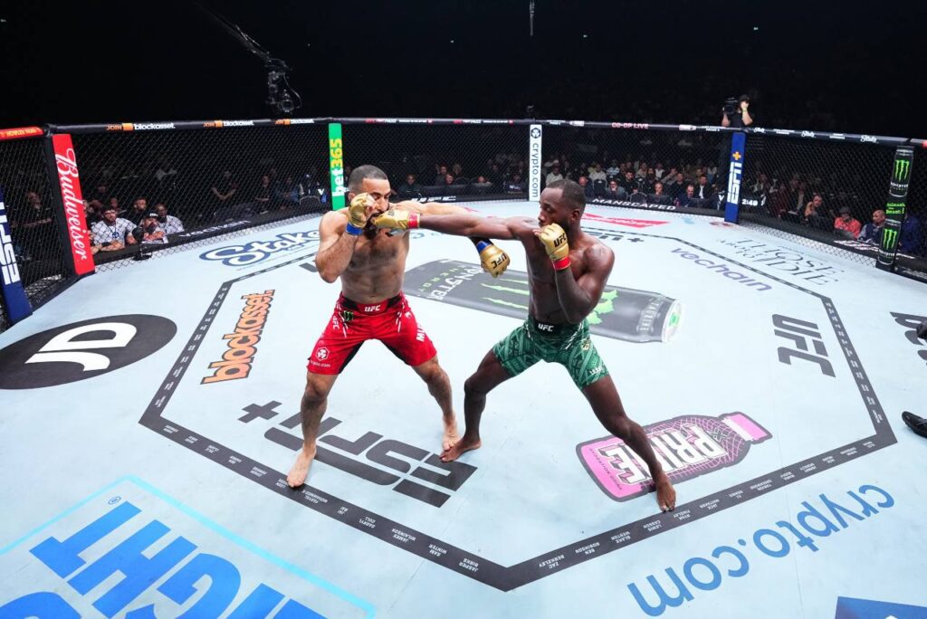 Belal Muhammad e Leon Edwards fizeram a luta principal do UFC 304. Foto: Reprodução/X