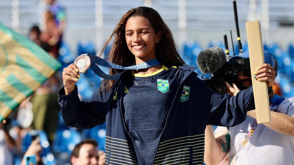 Bronze nas Olimpiadas de Paris, Rayssa Leal fica em segundo lugar entre os atletas brasileiros com mais seguidores nas redes sociais