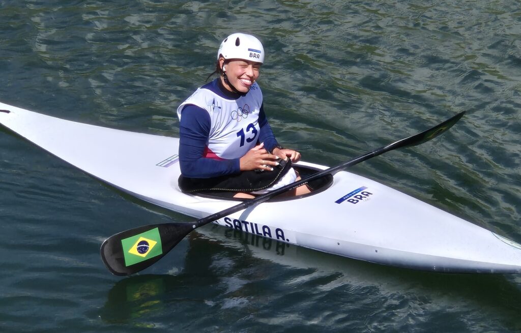 Paris 2024 Ana Sátila termina em 4º na final da canoagem; australiana Jessica Fox é ouro