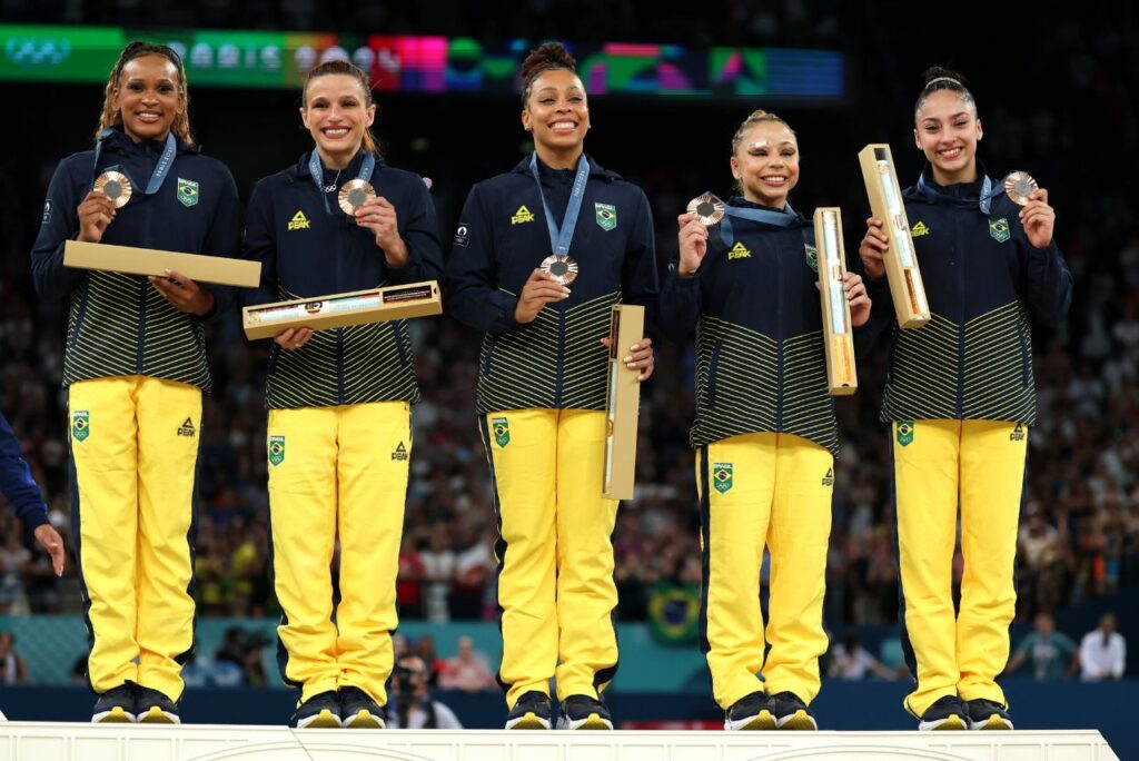 Rebeca Andrade, Flávia Saraiva, Jade Barbosa, Julia Soares e Lorrane Oliveira representaram o Brasil (Foto: Reprodução)