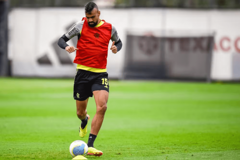 Fabrício Bruno estaria de saída do Flamengo rumo ao futebol francês