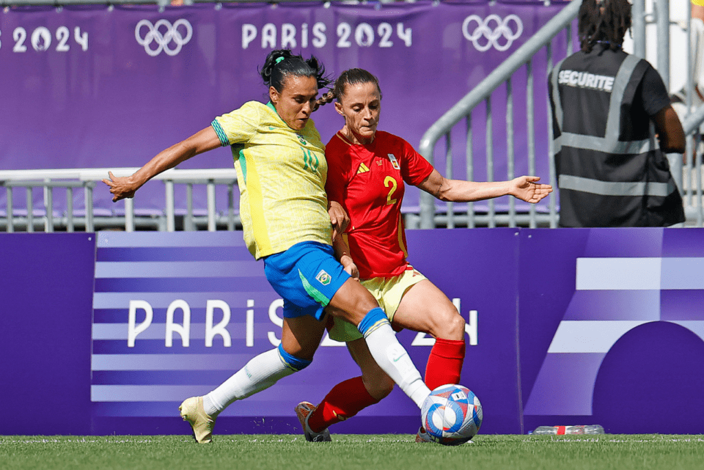 Marta é expulsa e Brasil perde para a Espanha