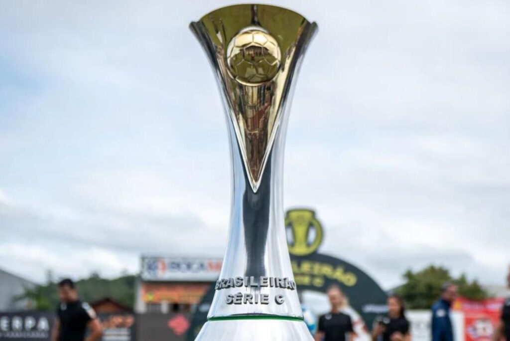 Troféu da Série C (Foto: Leo Piva/CBF)