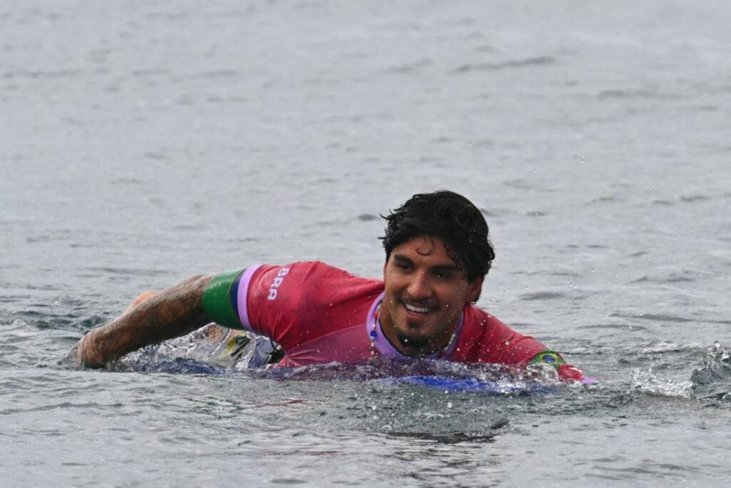 Gabriel Medina eliminou o brasileiro Chumbinho. Foto: JEROME BROUILLET/AFP