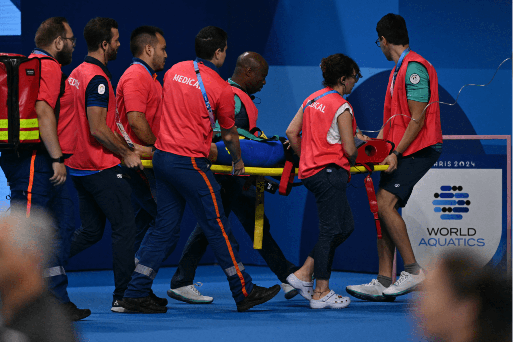 Nadadora da Eslováquia desmaia após crise de asma em prova olímpica