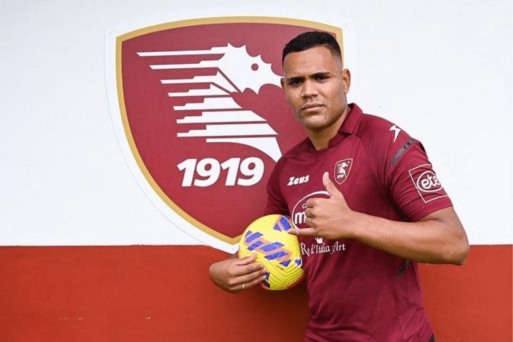 Mikael assinou com a Salernitana no início de 2022