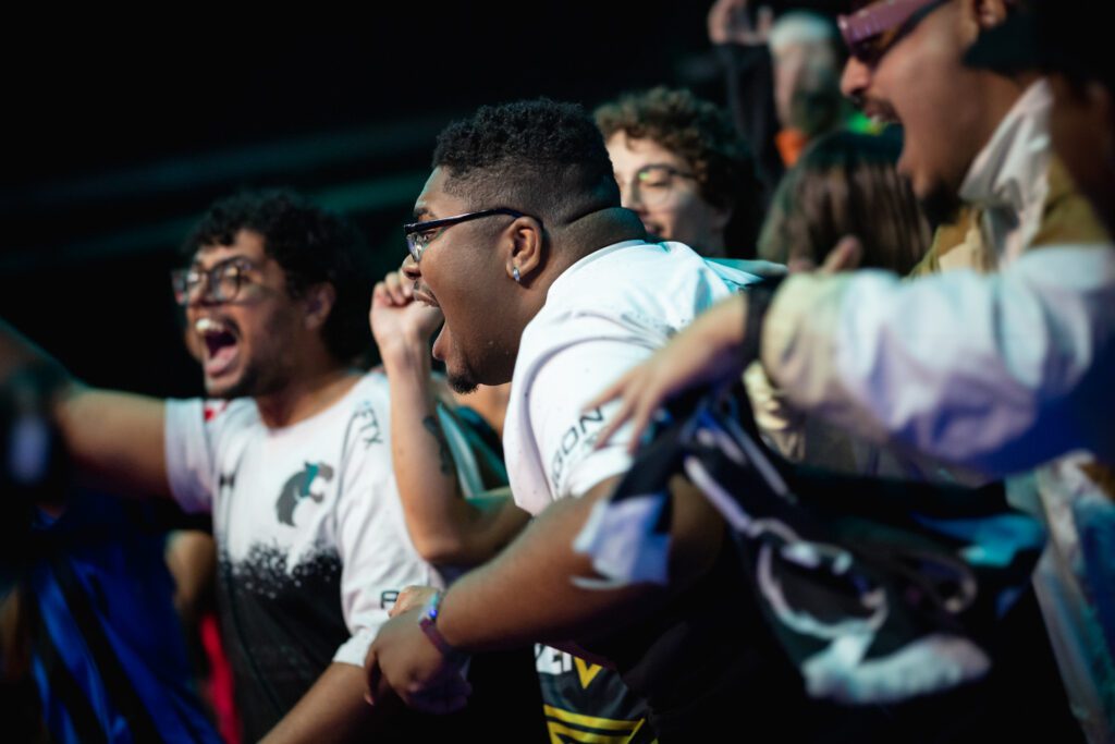 LoL: torcida da FURIA e LOUD dão show em playoffs