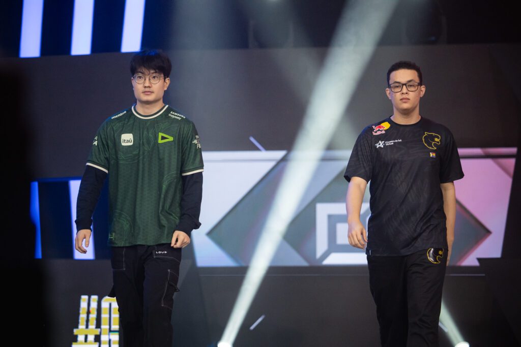 LoL: em reverse sweep, LOUD avança para semifinal