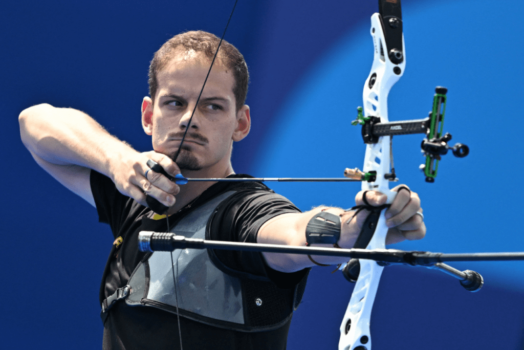 Marcus D'Almeida é eliminado nas oitavas de final do tiro