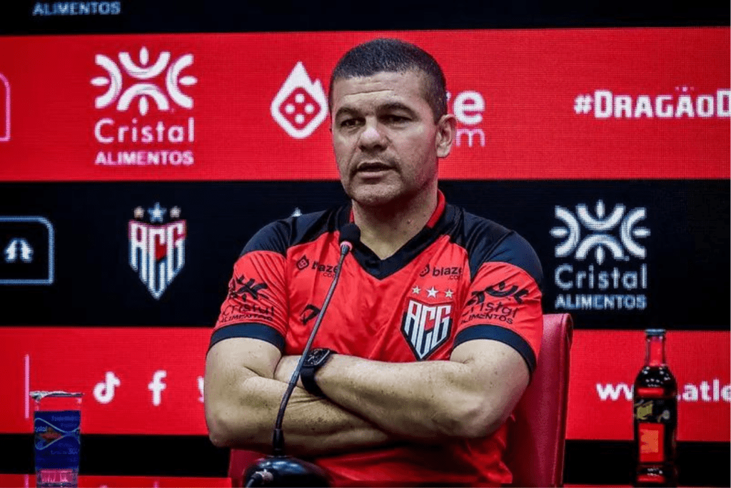 Umberto Louzer é o novo técnico do Atlético-Go