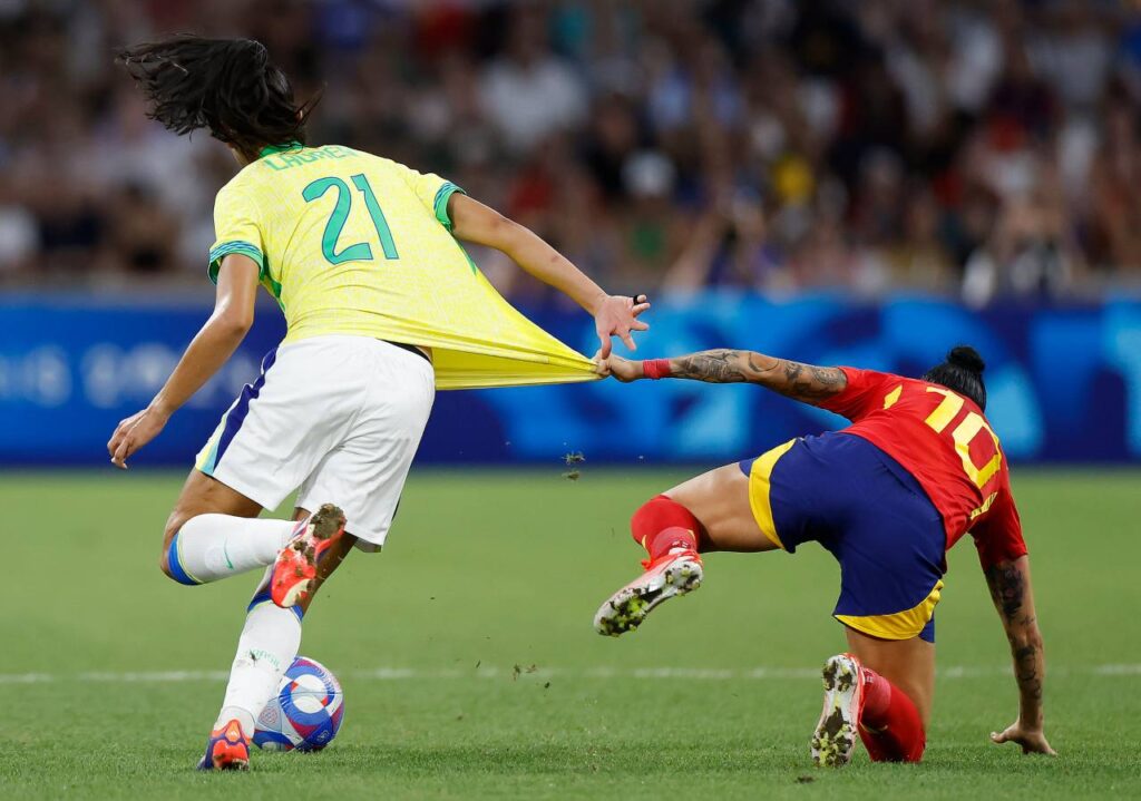 Jenni Hermoso em lance contra o Brasil na semifinal. Foto: Rafael Ribeiro/CBF