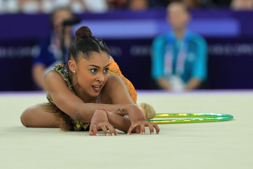 Bárbara Domingos na final da ginástica rítmica (Foto: Ricardo Bufolin/CBG)