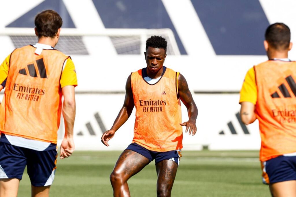 Vini Jr participou normalmente do treino do Real Madrid nesta segunda-feira. Foto: Reprodução/X