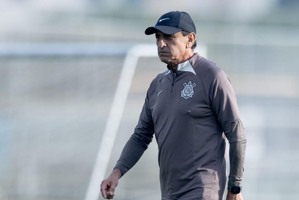 Ramón Díaz em treino do Corinthians