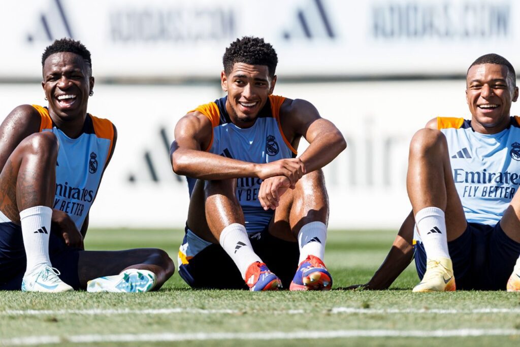 Vini Jr., Bellingham e Mbappé em treino do Real Madrid