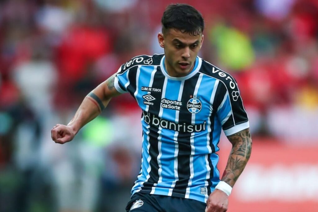 Carballo em campo pelo Grêmio