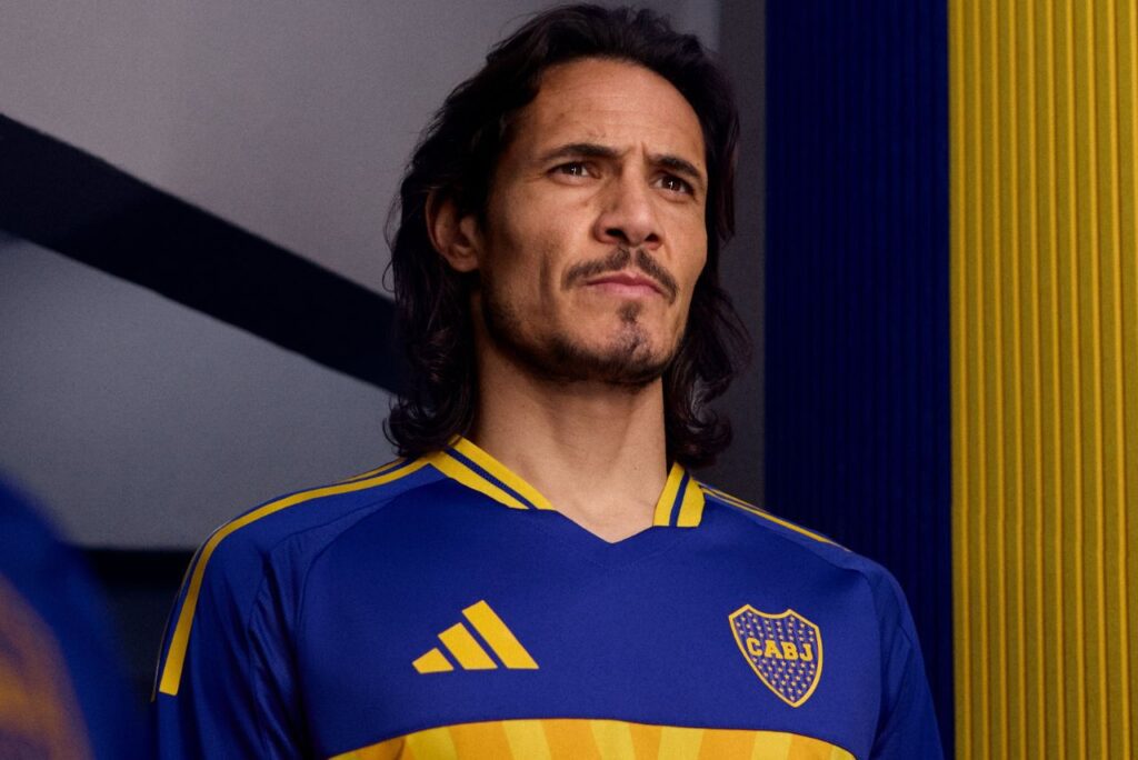 Cavani estrelou campanha do novo uniforme do Boca Juniors para 2024-25 (Foto: Divulgação)