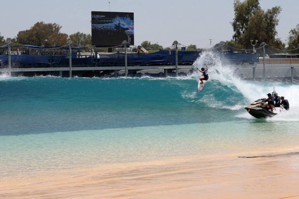 WSL confirmou a piscina de ondas no calendário de 2025. Foto: SEAN M. HAFFEY/GETTY IMAGES NORTH AMERICA/Getty Images via AFP