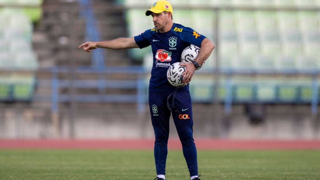 Técnico Ramon Menezes, da seleção brasileira sub-20