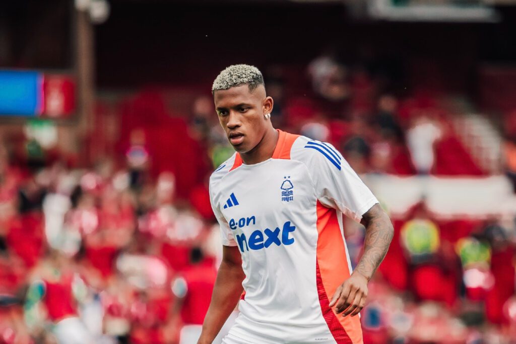 Danilo, do Nottingham Forest, se torna alvo do Botafogo