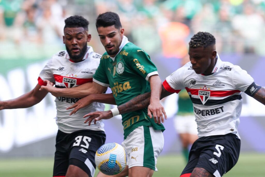 Flaco López marcou os dois gols do Palmeiras