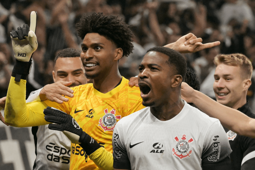 Hugo Souza brilha e garante vaga do Corinthians na Copa Sul-Americana