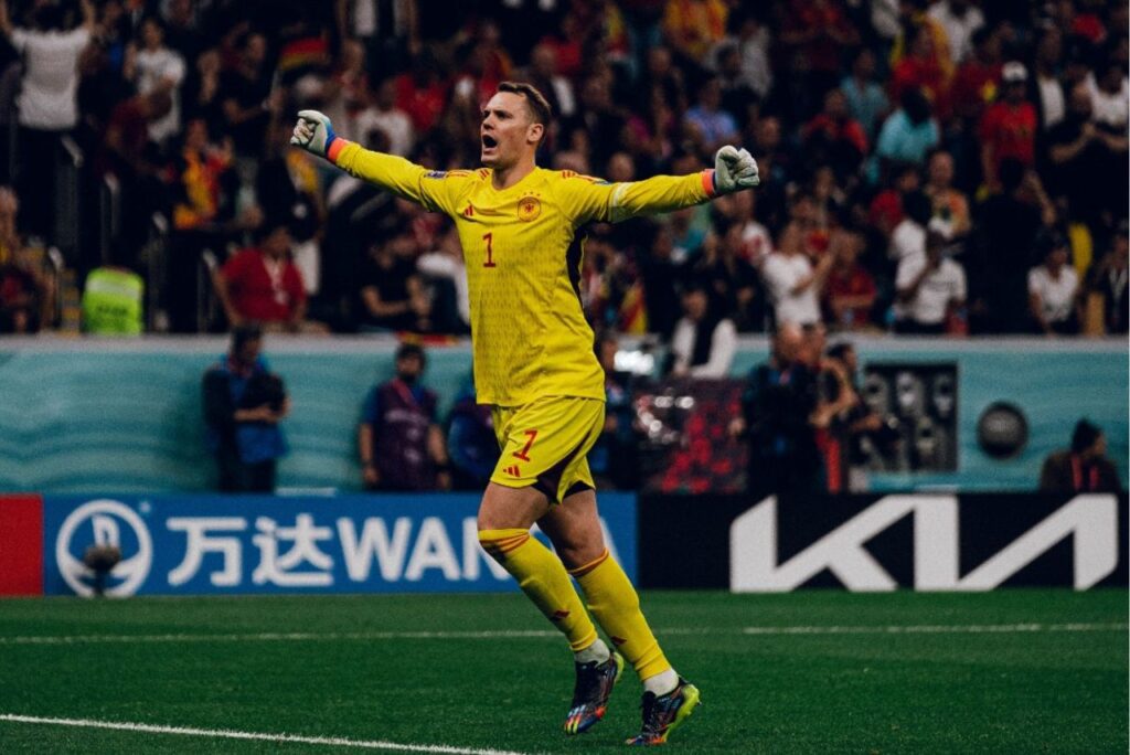 Goleiro Neuer em campo pela Alemanha