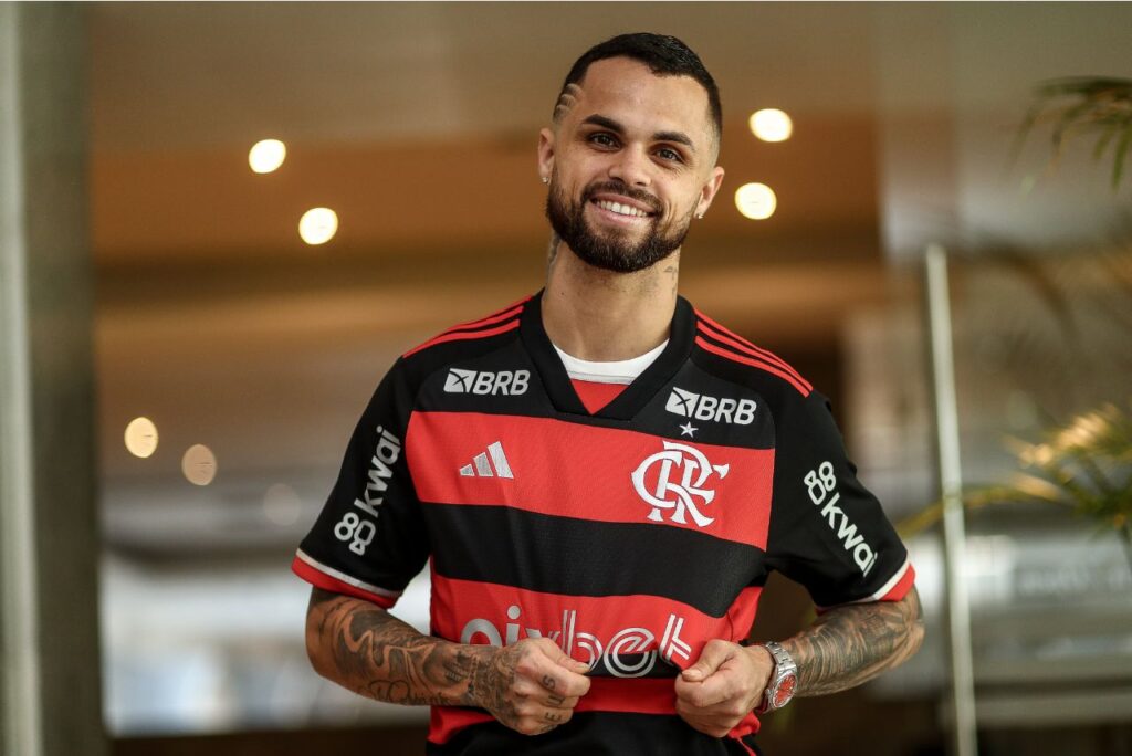 Michael com a camisa do Flamengo