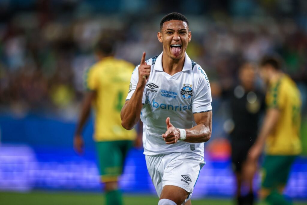 Gustavo Nunes acertou saída do Grêmio (Foto: Lucas Uebel/GFBPA)