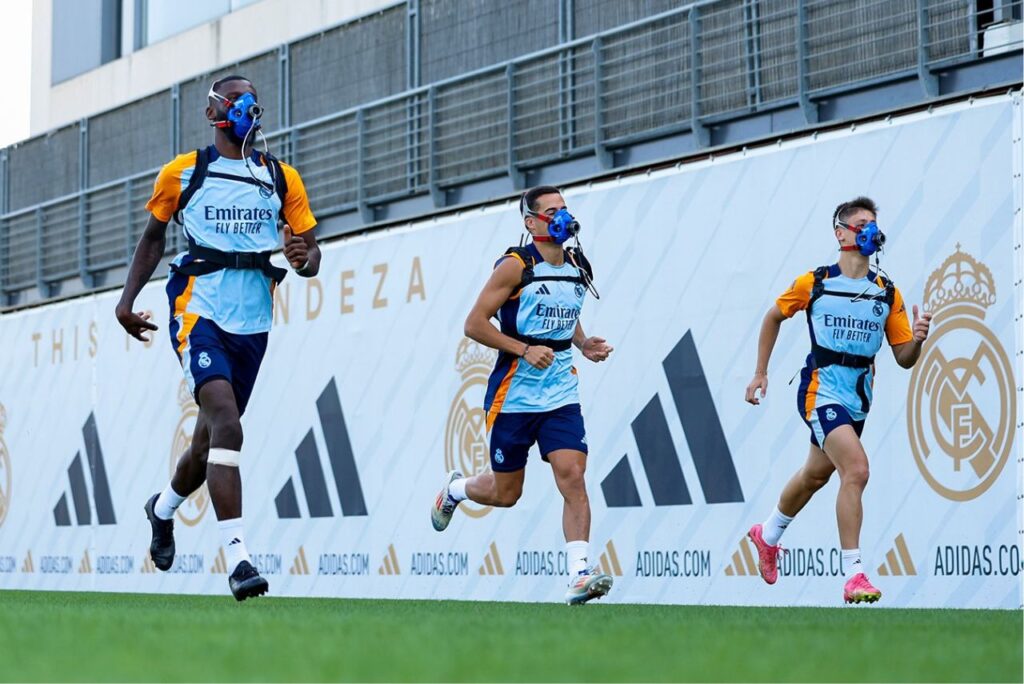 Jogadores do Real Madrid durante teste físico individual (Foto: Reprodução)