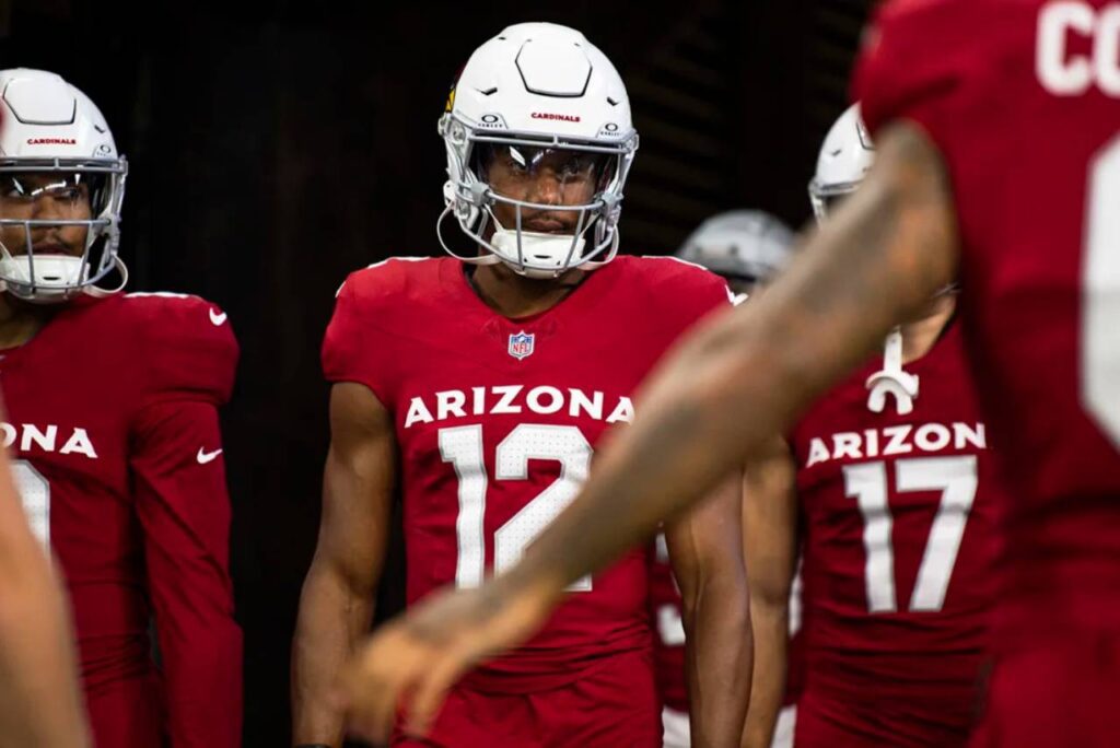 Zay Jones vai perder os primeiros jogos da temporada. Foto: Caitlyn Epes/Arizona Cardinals