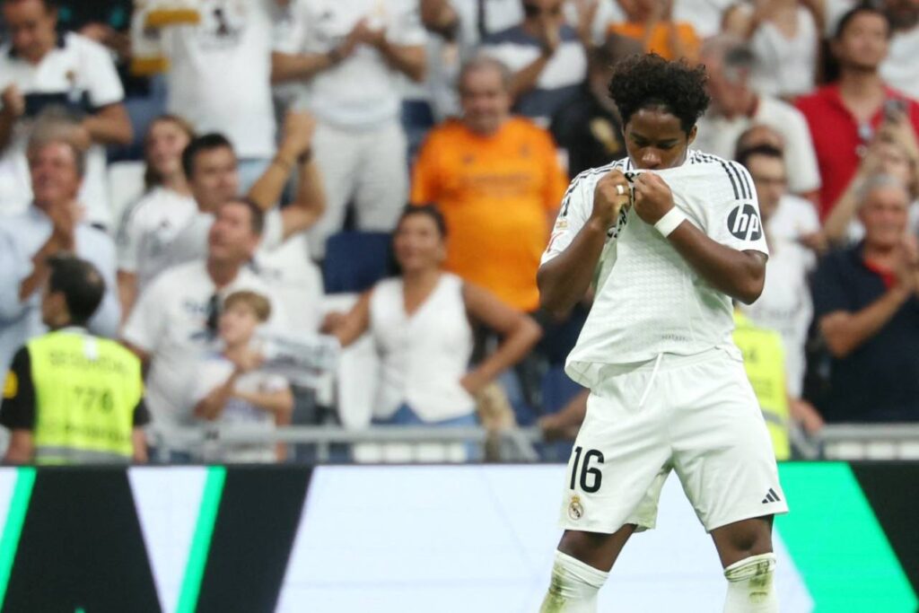 Endrick comemorando seu primeiro gol pelo Real Madrid. Foto: PIERRE-PHILIPPE MARCOU/AFP