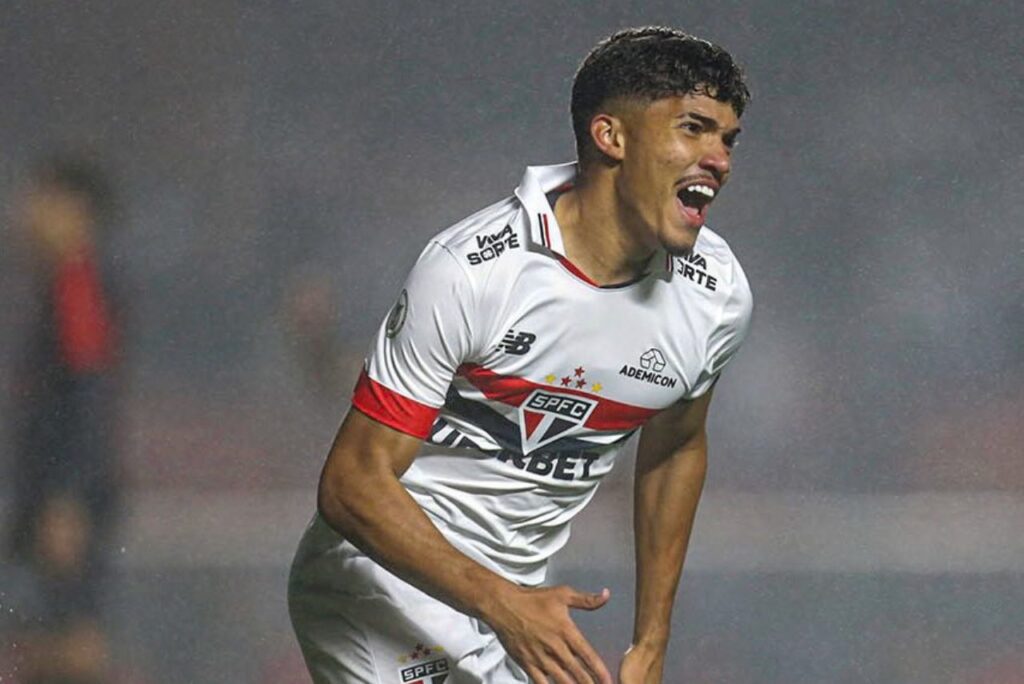 William fez um dos gols do São Paulo contra o Vitória (Foto: Reprodução)