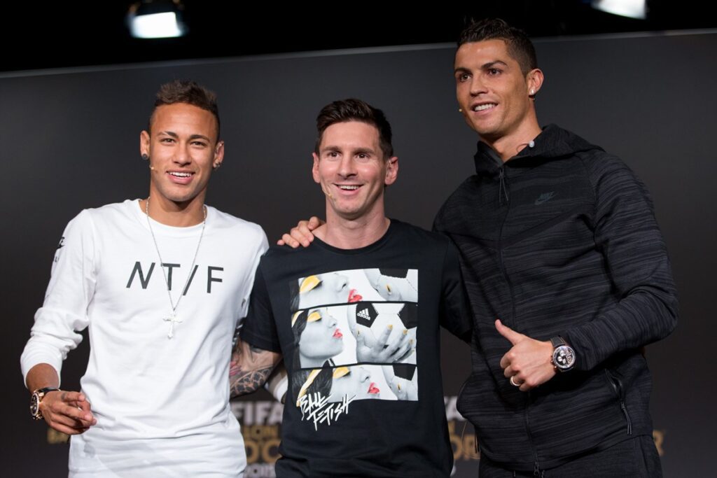 Foto de Neymar, Messi e Cristiano Ronaldo, que terão suas piores cartas no Ultimate Team do EA Sports FC 25 desde que atingiram o auge na carreira