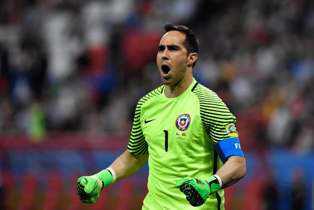 Claudio Bravo anuncia aposentadoria aos 41 anos