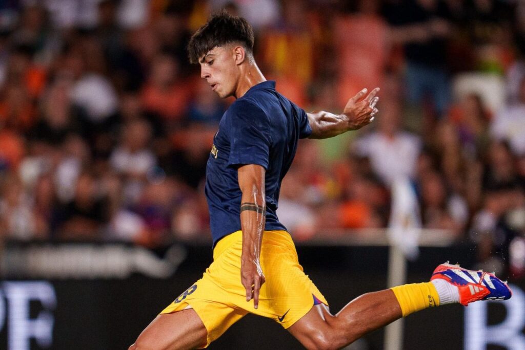 Marc Bernal em campo pelo Barcelona