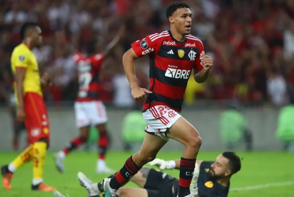 Victor Hugo em campo pelo Flamengo