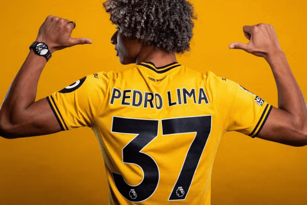 Lateral Pedro Lima irá estrear pelo Wolves na Copa da Liga Inglesa