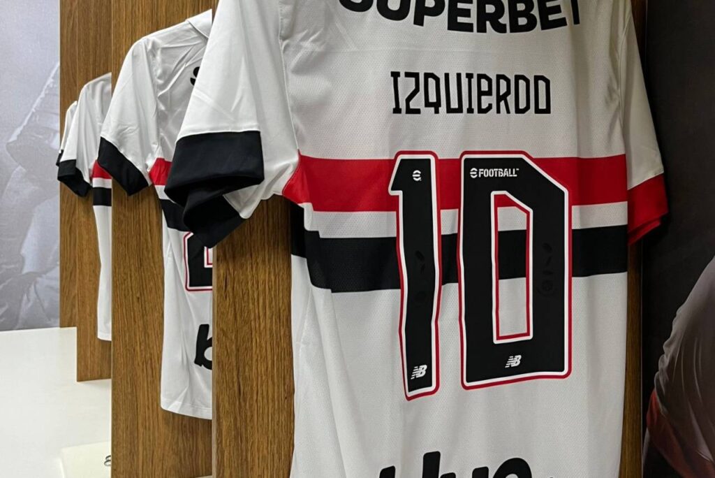 Nome de Juan Izquierdo estará na camisa de todos os jogadores. Foto: Reprodução/X