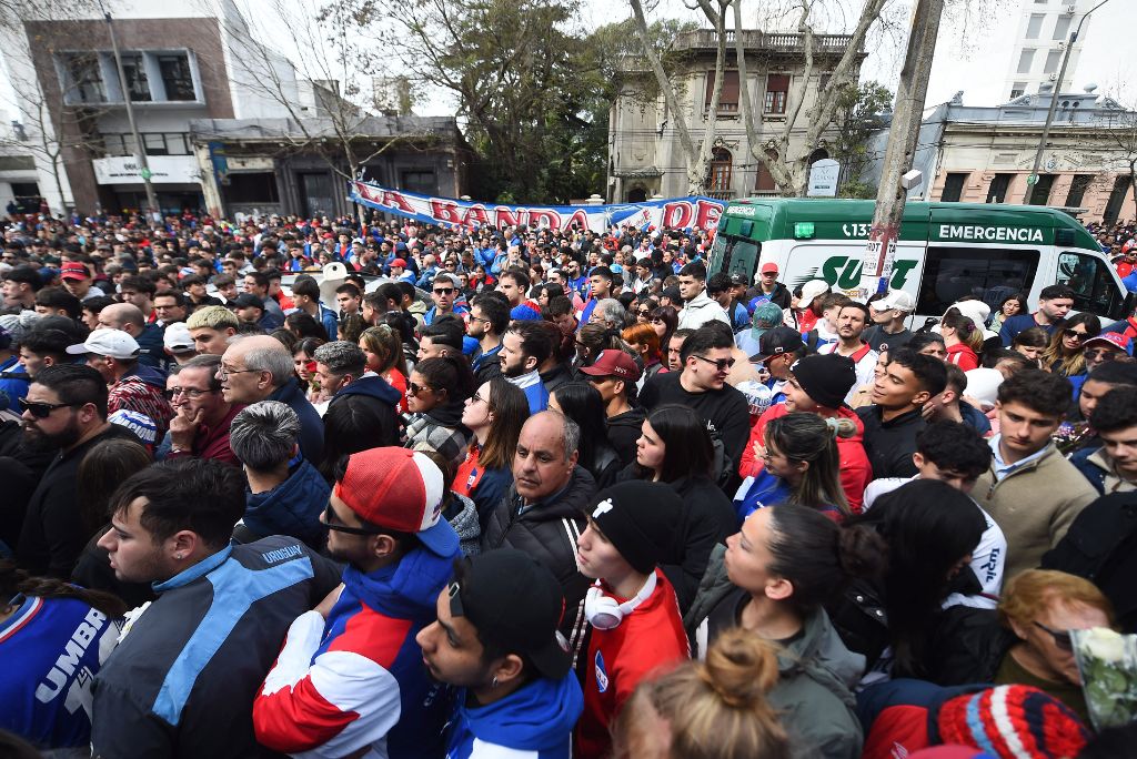 Torcedores do Nacional no velório de Juan Izquierdo