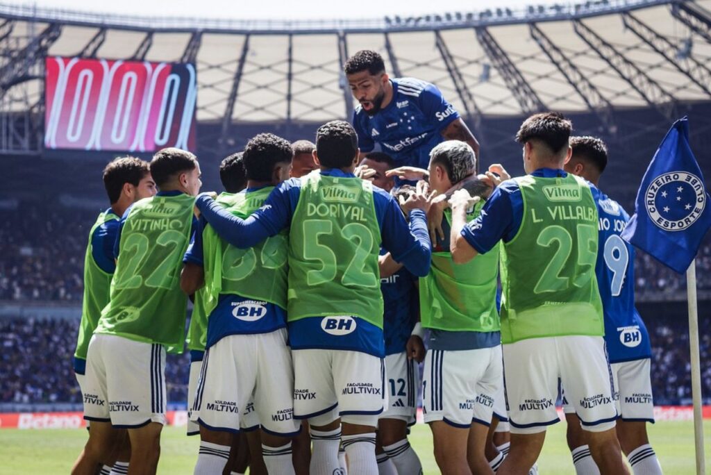 Jogadores do Cruzeiro comemoram vitória