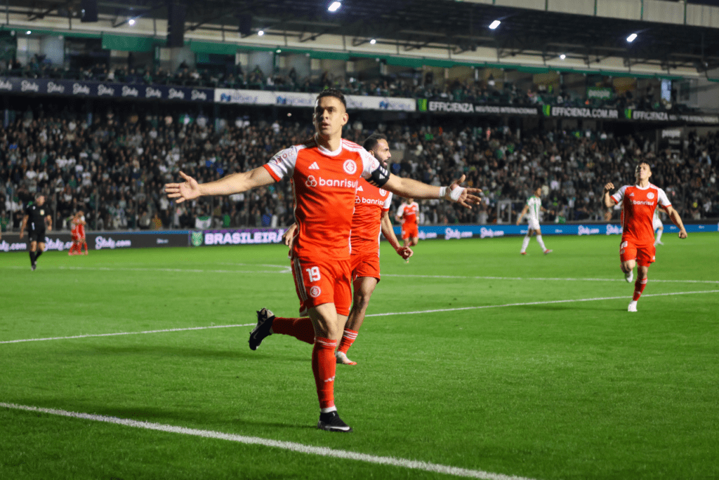 Centroavante Borré marcou um dos gols do Internacional