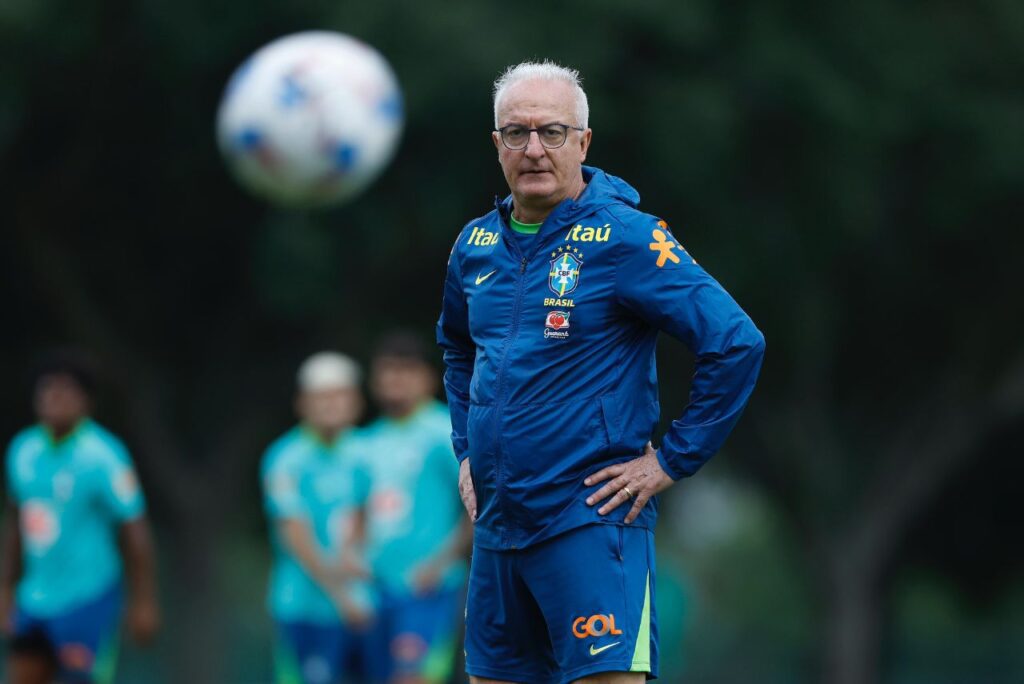 Dorival Júnior em treino da Seleção Brasileira