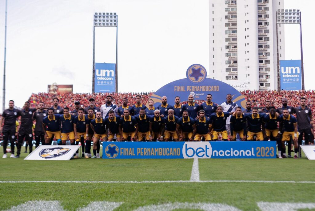 Elenco do Retrô na final do Pernambucano 2023