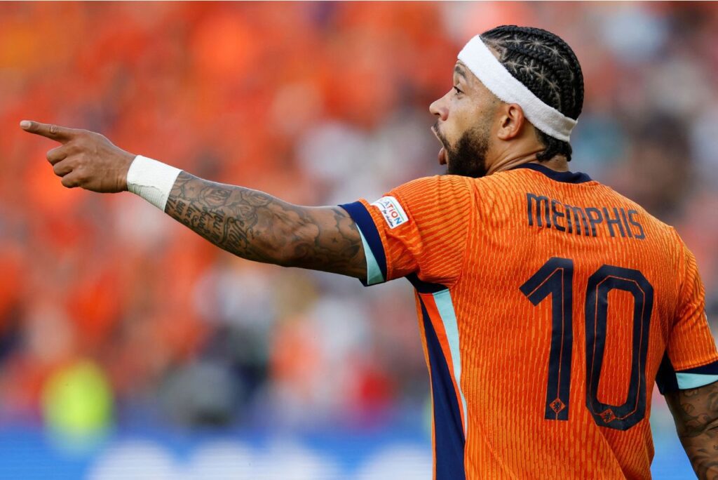 Depay em campo pela Holanda na Eurocopa 2024