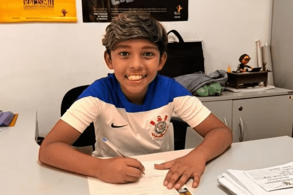 Irmão de Rayssa Leal, Arthur assina com o Corinthians aos 9 anos