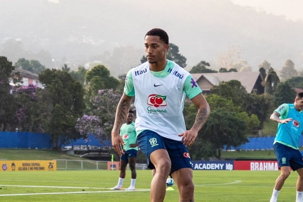 João Pedro (foto) foi chamado por Dorival