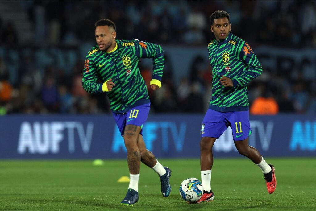 Neymar e Rodrygo antes de partida da Seleção